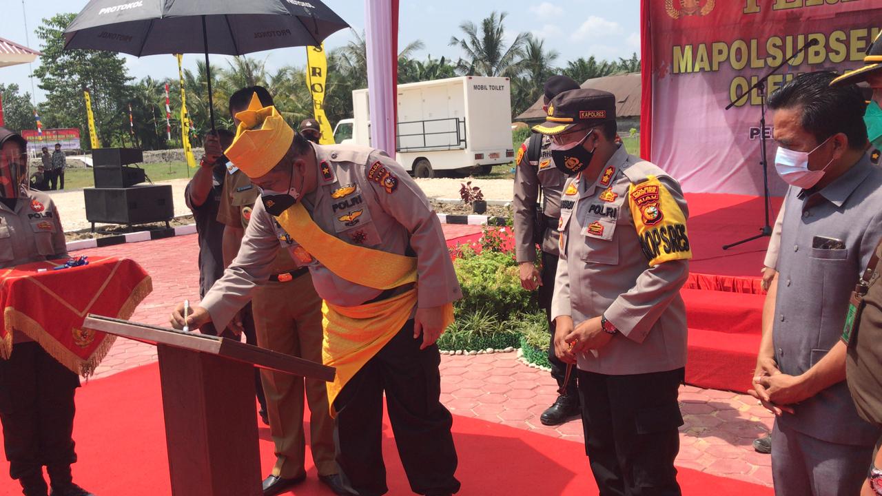 Waka polda Riau Brigjen Polisi Drs. Tabana Bangun, Msi Resmikan Kantor Sub Sektor Pekaitan dan Berikan Bantuan 50 Paket Sembako Di Bagan Timur