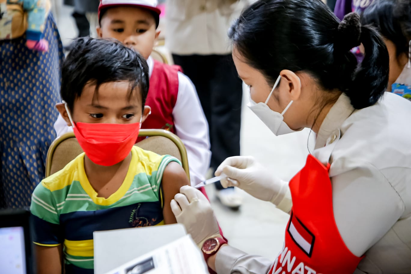 Tinjau Pelaksanaan Vaksin Usia 6-11 Tahun, Walikota Dumai Berharap Herd immunity Kota Dumai Dapat Tercapai 70 persen