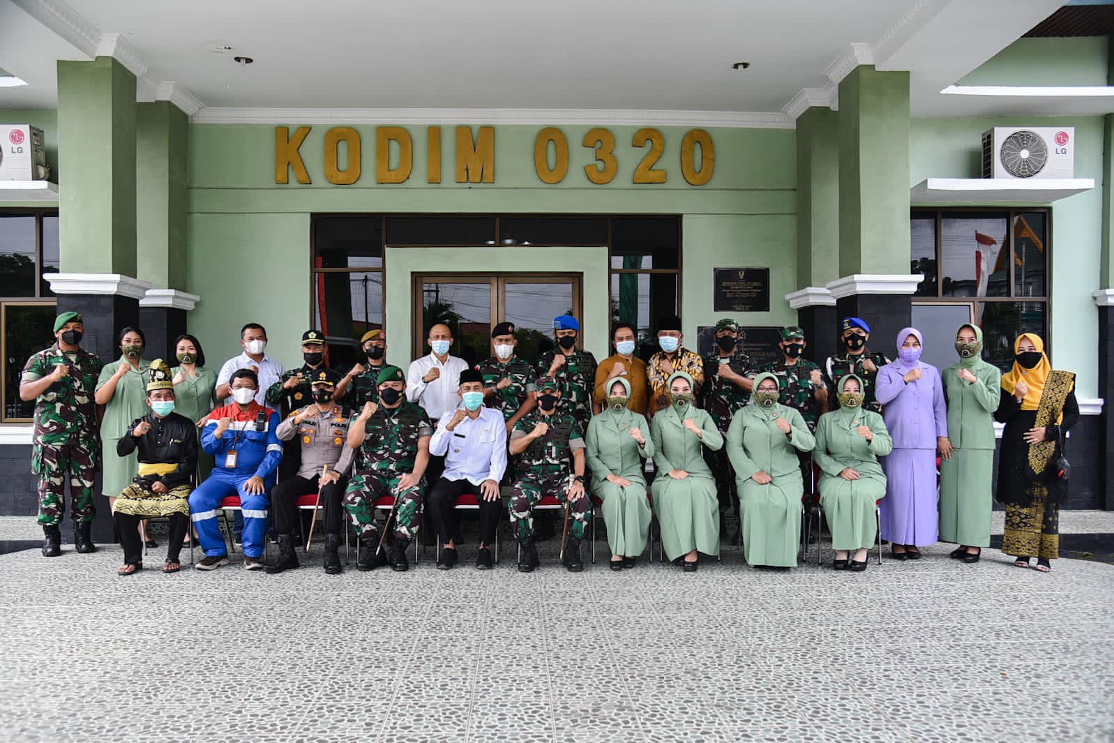 Wali Kota Dumai Bersama Dandim 0320/Dumai Pisah Sambut Kunjungan Kerja Danrem 031/WB