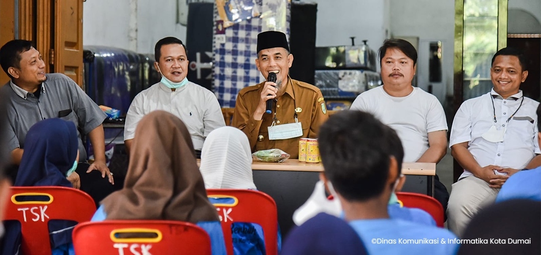 Sempena Tahun Baru Imlek, Wali Kota Dumai Melepas Keberangkatan Wisata Religi dan Sejarah untuk Anak Yatim Piatu 