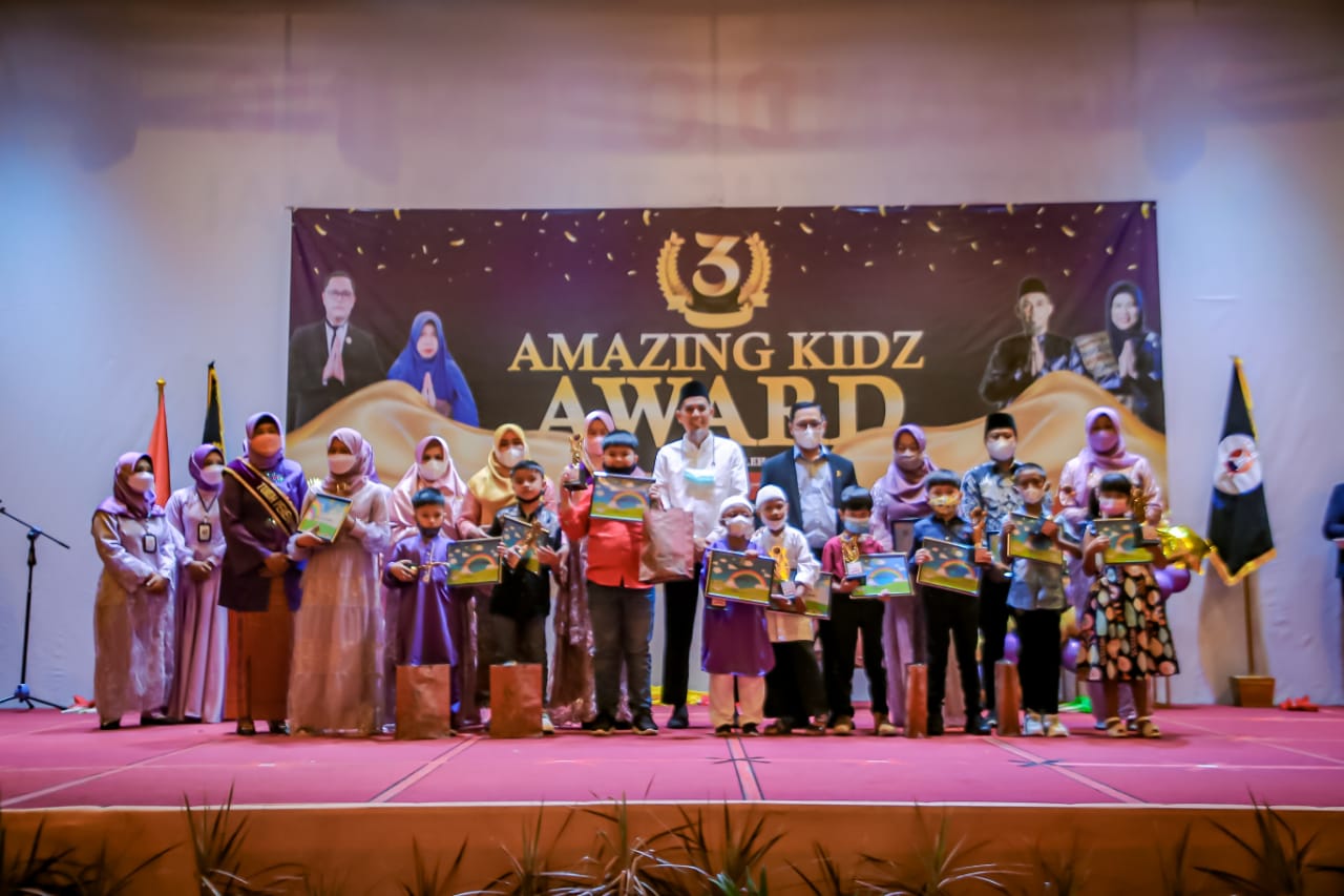 Nadhira Asraf Dianugrahkan Amazing Kidz Award Ke-3, Wali Kota:  Mari Kita Bangkitkan Bakat Terpendam Anak Berkebutuhan Khusus