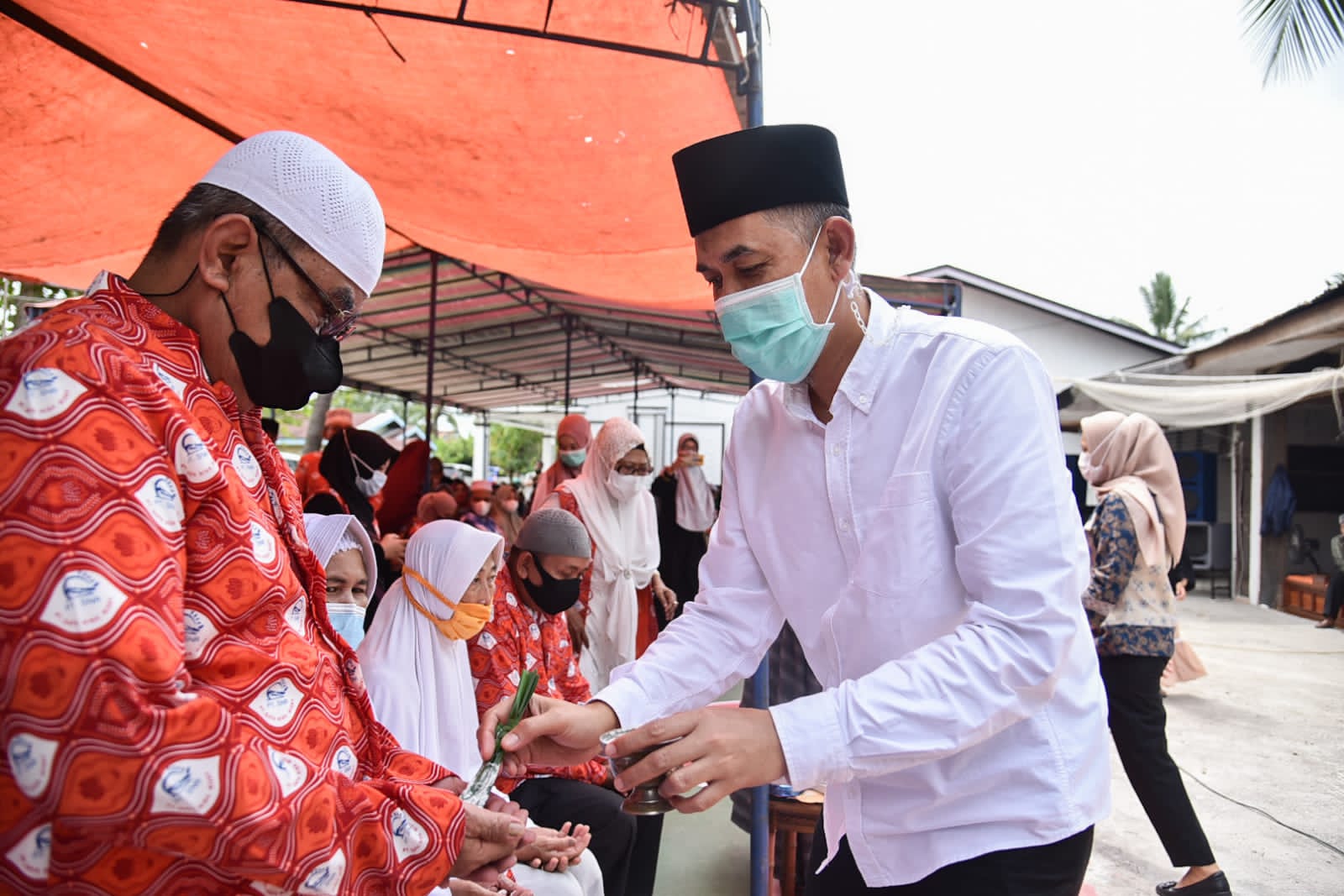 Wali Kota Dumai Tepuk Tepung Tawari 34 Peserta Jemaah Umroh SNR