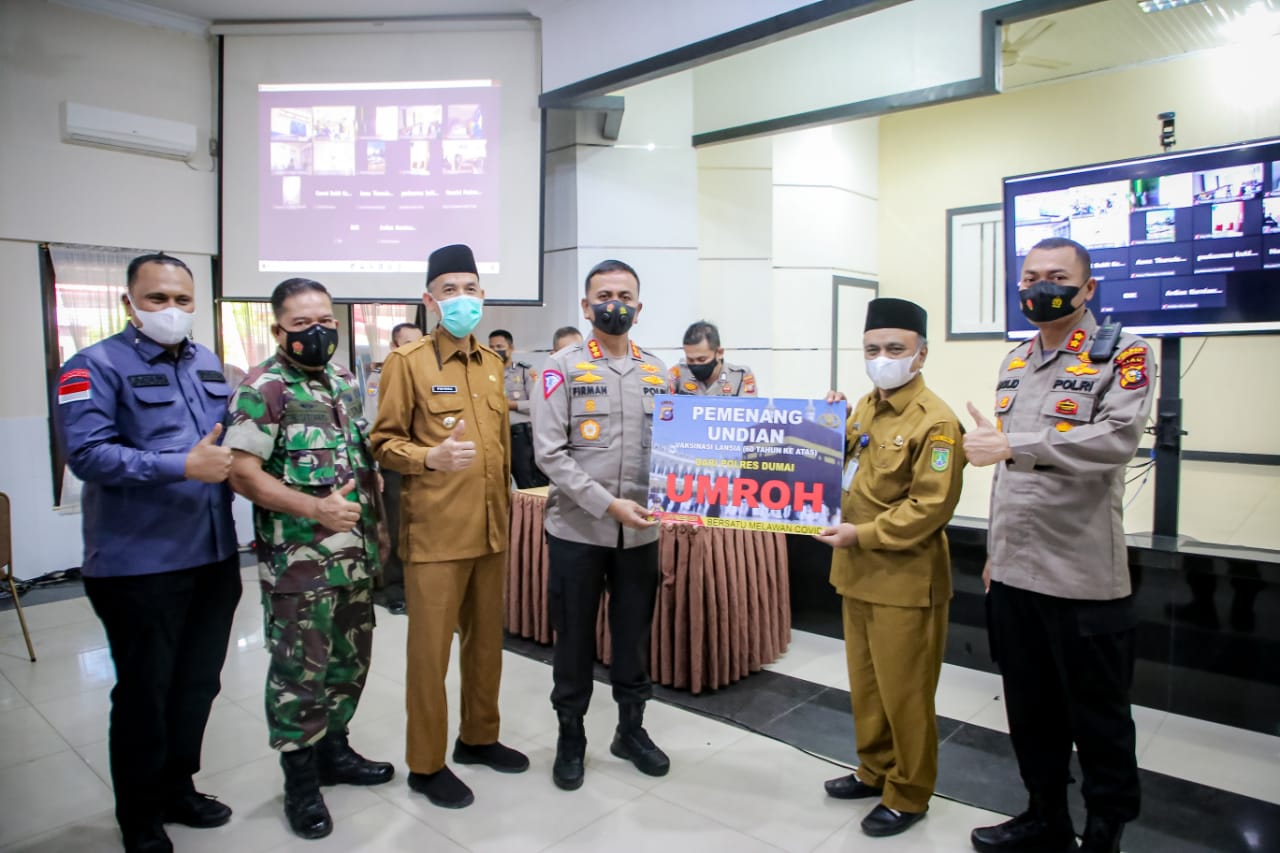 Laksanakan Pencabutan Undian Vaksinasi Berhadiah Umrah dan Beasiswa, Wali Kota Dumai: Selamat Bagi Para Pemenang 