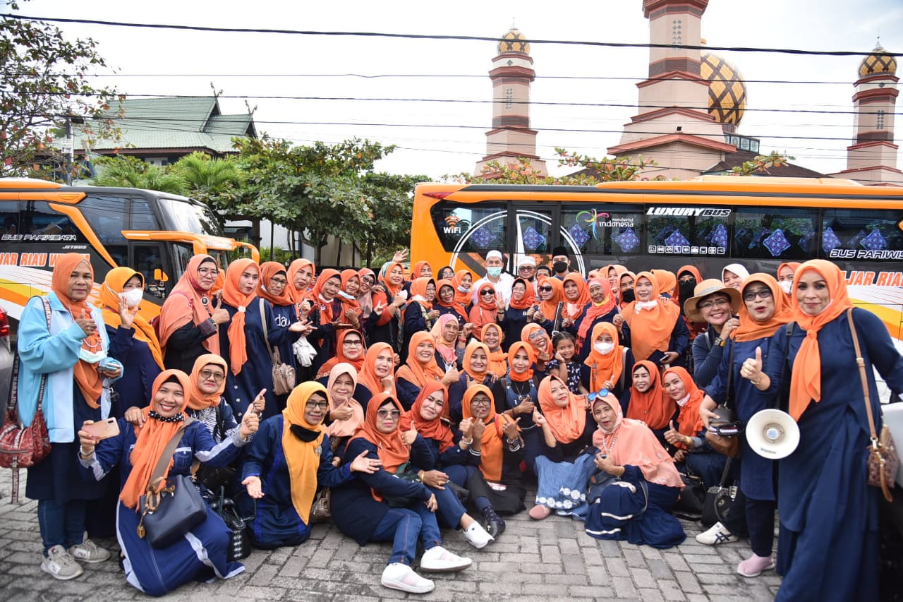 Pelepasan Keberangkatan Rombongan IWMR Kota Dumai ke Tanah Datar, Wali Kota Dumai: Promosikan Keunggulan Dumai