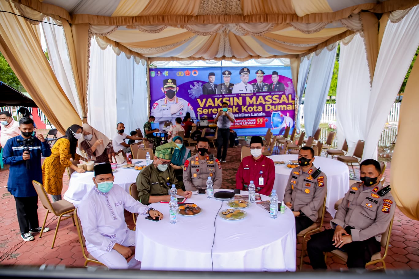 Hadiri Vidcon Terkait Vaksin Massal, Sekda: Masyarakat  Dan ASN Untuk Segera Capai Vaksin Tahap Tiga 