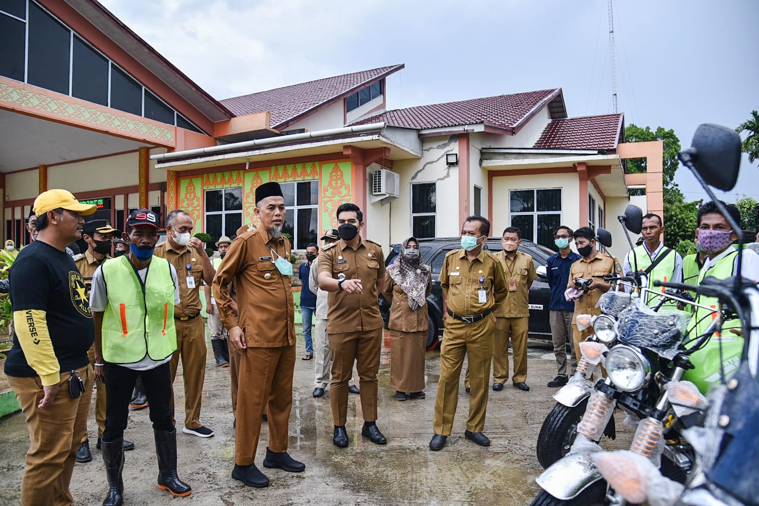 Lepas Kendaraan Khidmat Kebersihan Di Kecamatan Dumai Selatan, Wali Kota Optimis Dumai Bersih Dari Sampah