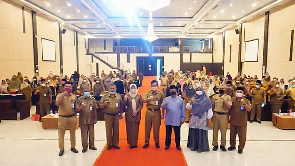 Membuka Secara Resmi Rakor Kepala Sekolah, Sekdako Dumai: Bersama Jaga Mutu Pendidikan di Kota Dumai.