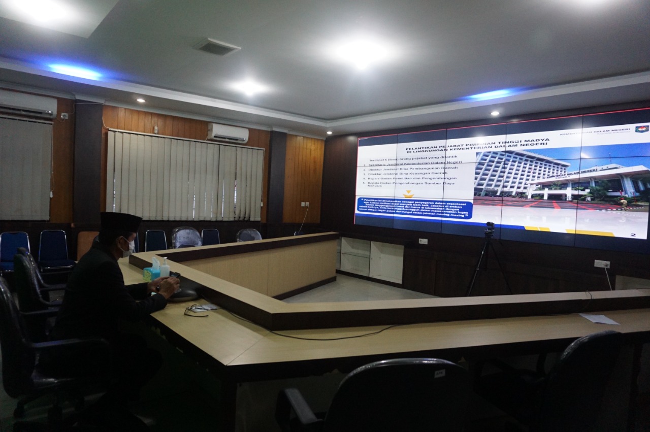 Lantik 5 Pejabat Tinggi Madya, Mendagri Pesan Jaga Kekompakan dan Saling Mendukung