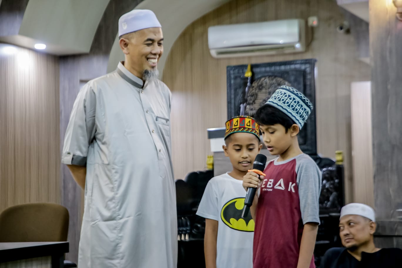 Safari Di Masjid Raudhotul Solihin, Wali Kota Targetkan Murid SD Se-Dumai Bisa Hapal Jus 30