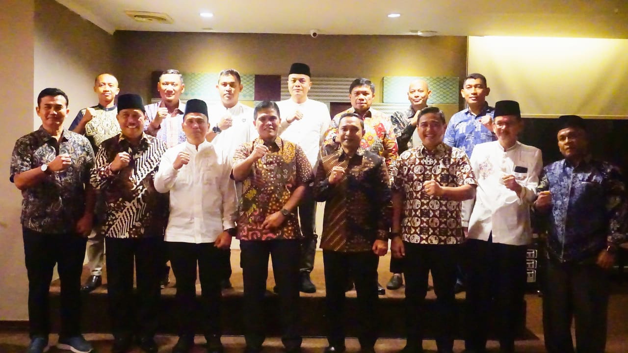 Eratkan Silaturahmi, Sekda Buka Puasa Bersama Dengan Panglima Komando Muhammad Ali