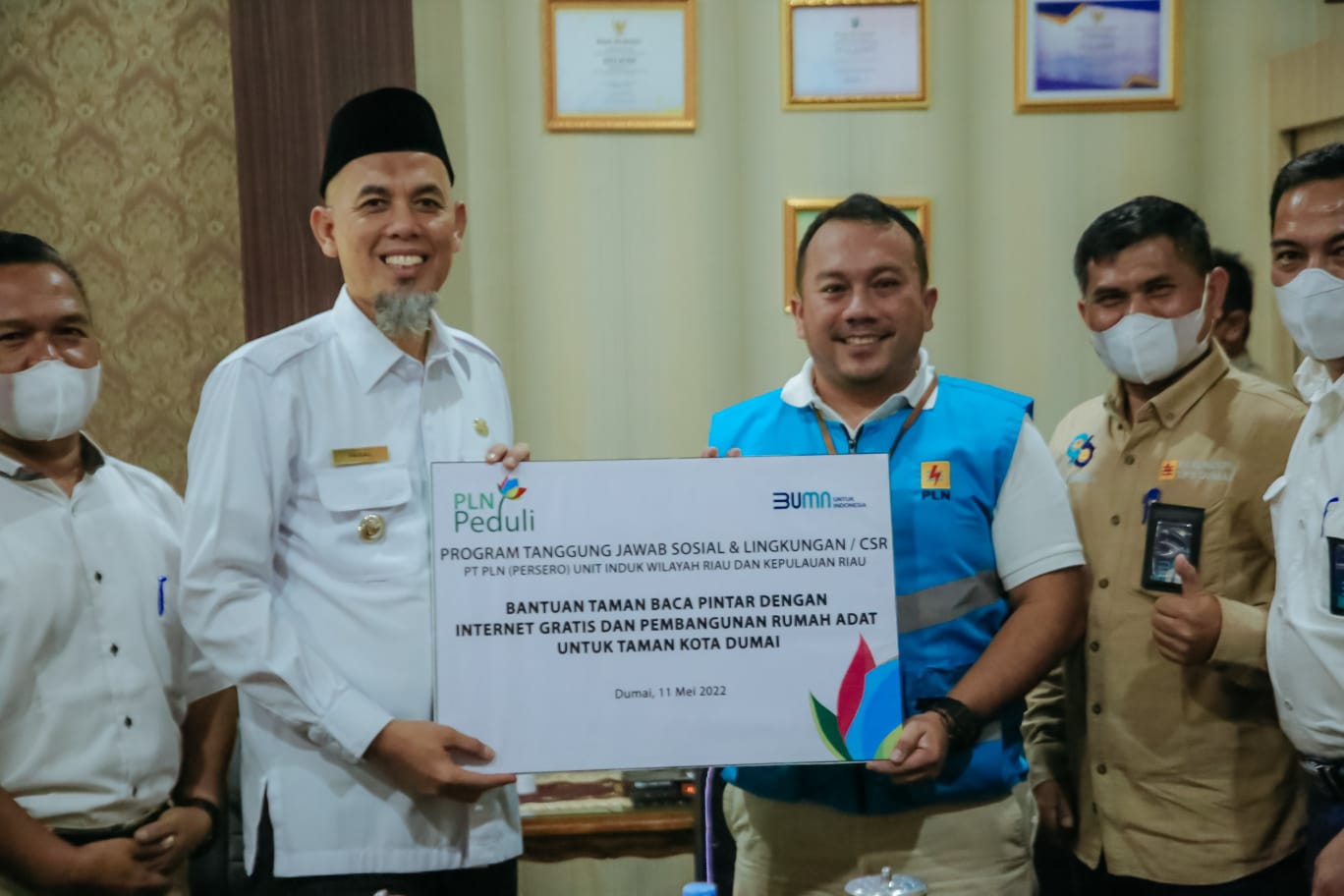 PT. PLN Serahkan Bantuan Taman Baca Pintar, Walikota Dumai Ucapkan Terima Kasih
