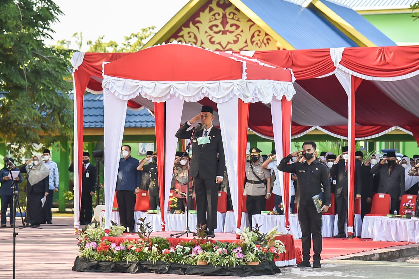 Pimpin Upacara HARDIKNAS 2022, Wali Kota Dumai Berikan Penghargaan Kepada Para Pejuang Pendidikan