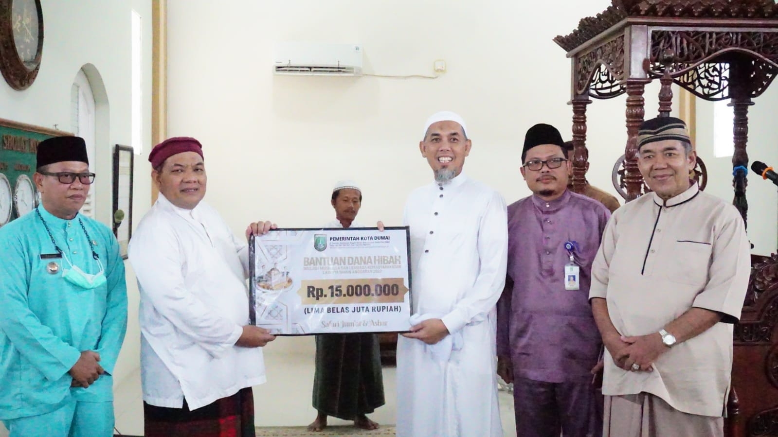 Wali Kota Dumai, H. Paisal, SKM, MARS dan rombongan melakukan Safari Jum'at di Masjid Al-Hidayah