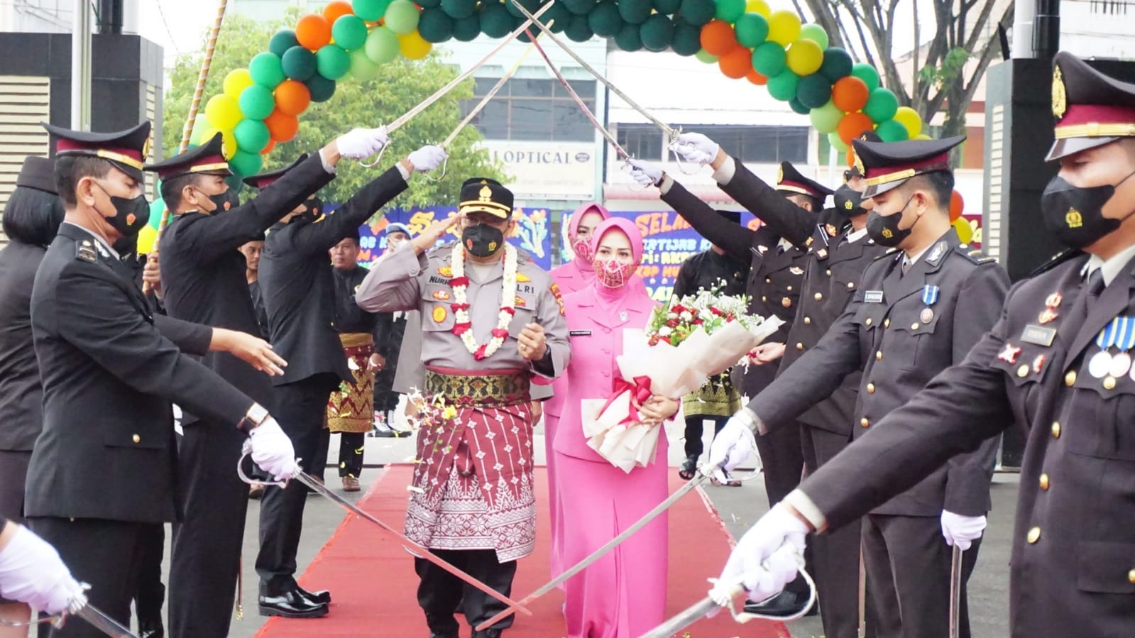 Disambut Upacara Pedang Pora, Sekda Kota Dumai Ucapkan Selamat Datang Kepada Kapolres Baru AKBP Nurhadi Ismanto, SH.,SIK