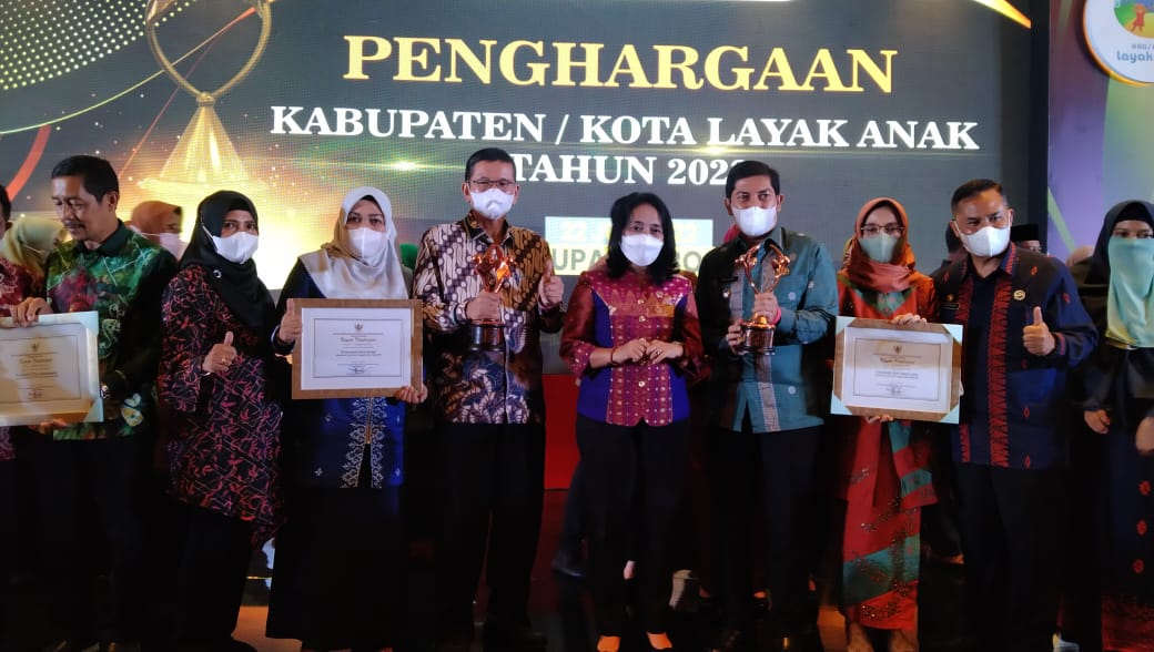 Naik Peringkat, Pemko Dumai Raih Penghargaan Kota Layak Anak Kategori Nindya