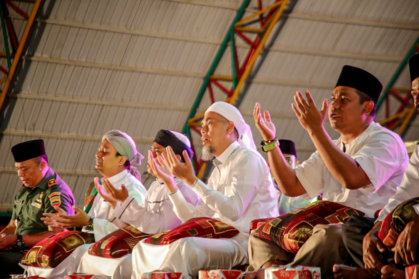 Sambut Tahun Baru Islam, Wali Kota Dumai Dan Ribuan Santri Lantunkan Sholawat Nabi