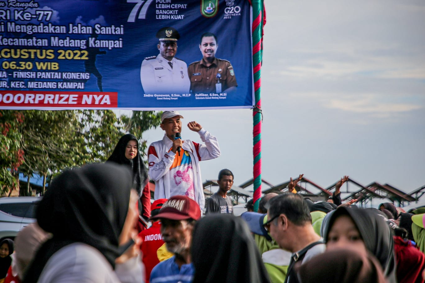 PNS Pemko Dumai Berserta Masyarakat Kecamatan Medang Kampai Jalan Santai Bersama, Wali Kota Berikan Apresiasi