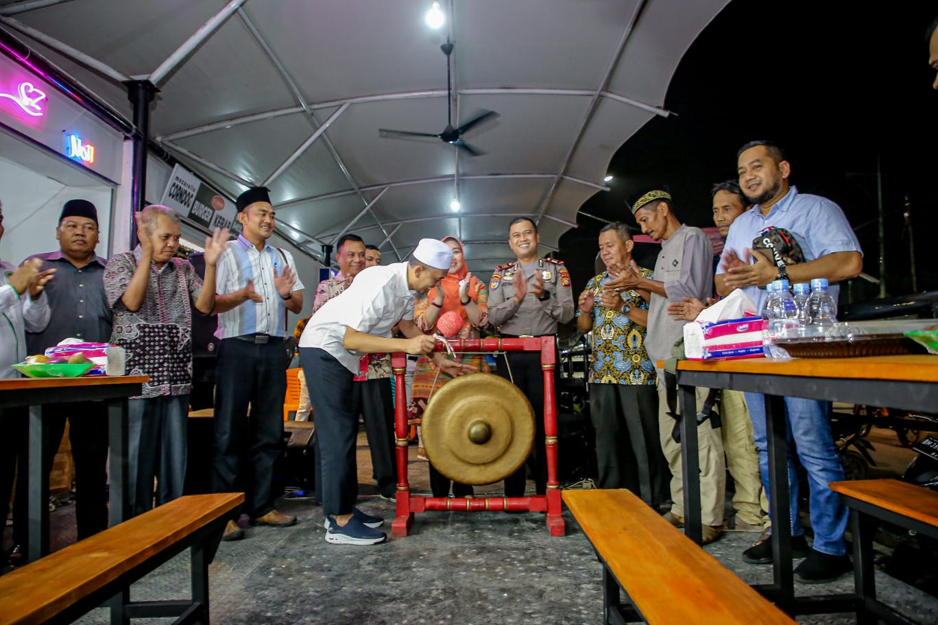 Ditandai Dengan Pemukulan Gong, Wali Kota Dumai Resmikan Pusat Wisata Kuliner Jaya Mukti 