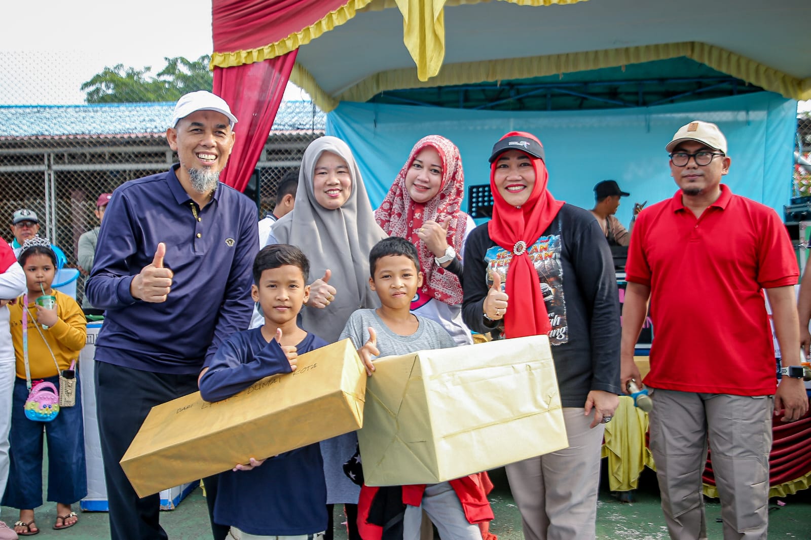 Dalam Rangka HUT RI Ke 77, Wali Kota Bersama Ratusan Warga Dumai Ikuti Gerak Jalan Santai