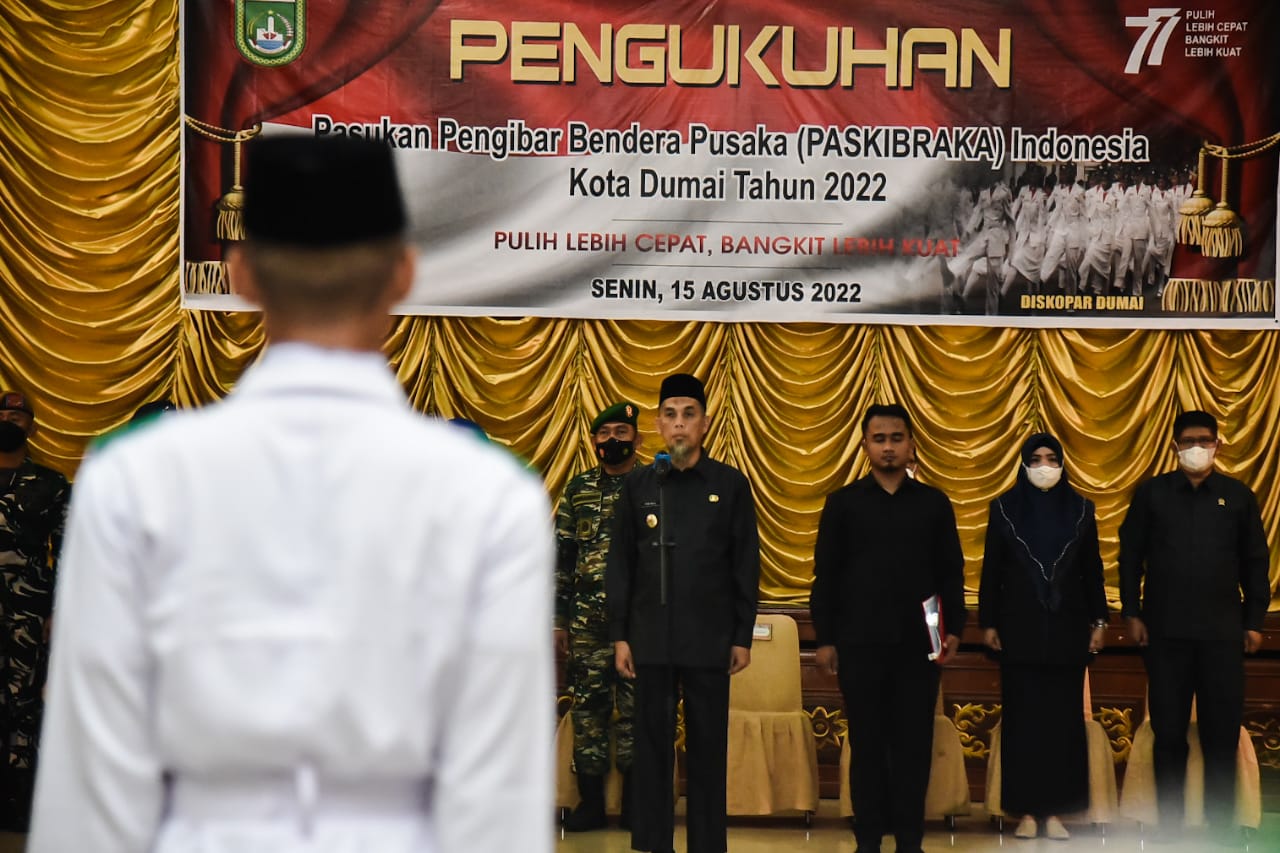 Kukuhkan Paskibraka Indonesia Kota Dumai Tahun 2022, Wali Kota: Laksanakan Tugas Mulia Ini Dengan Baik