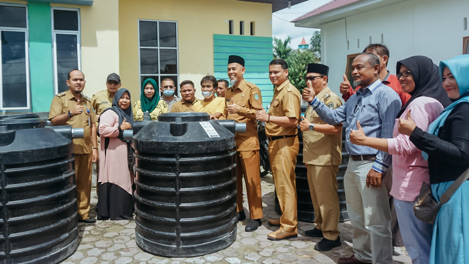 Serahkan 100 Unit Tanki Septik Untuk Warga Kelurahan Teluk Binjai, Wali Kota Dumai: Penuhi Kebutuhan Jamban Sehat Bagi Warga