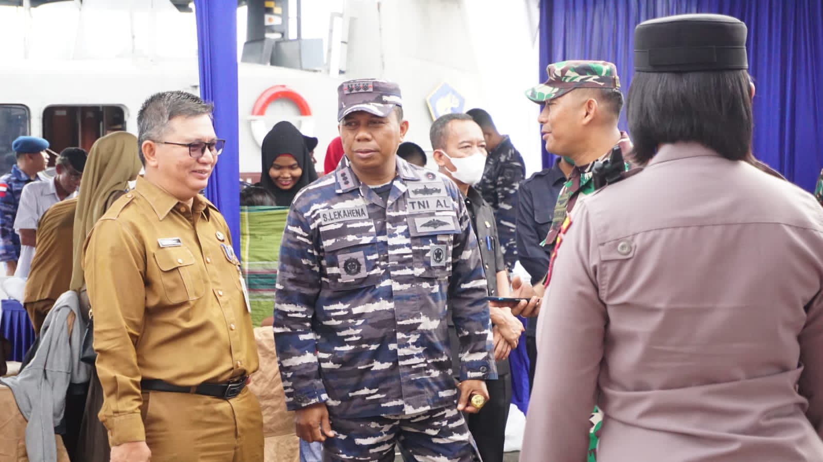 Hadiri Bhakti Kesehatan Dalam Rangka HUT TNI AL Hadiri Bhakti Kesehatan Dalam Rangka HUT TNI AL , Asisten I: Program Ini Sangat Bermanfaat, Asisten I: Program Ini Sangat Bermanfaat