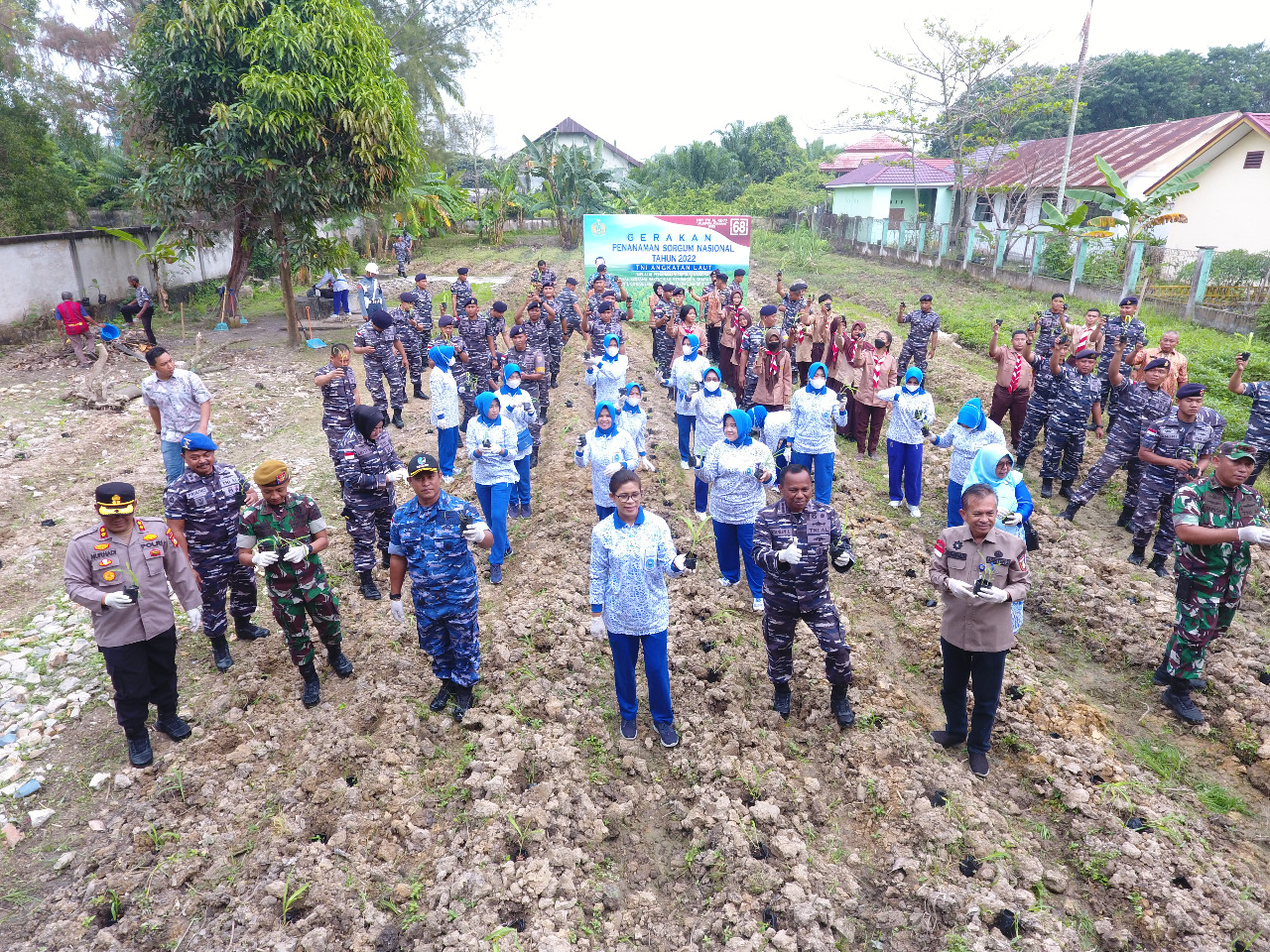 Asisten II Ikut Tanam Jagung Dalam Rangka Ketahanan Pangan TNI AL, Wakil Kepala Staf TNI Al: Program Ini Bisa Jadi Inspirasi