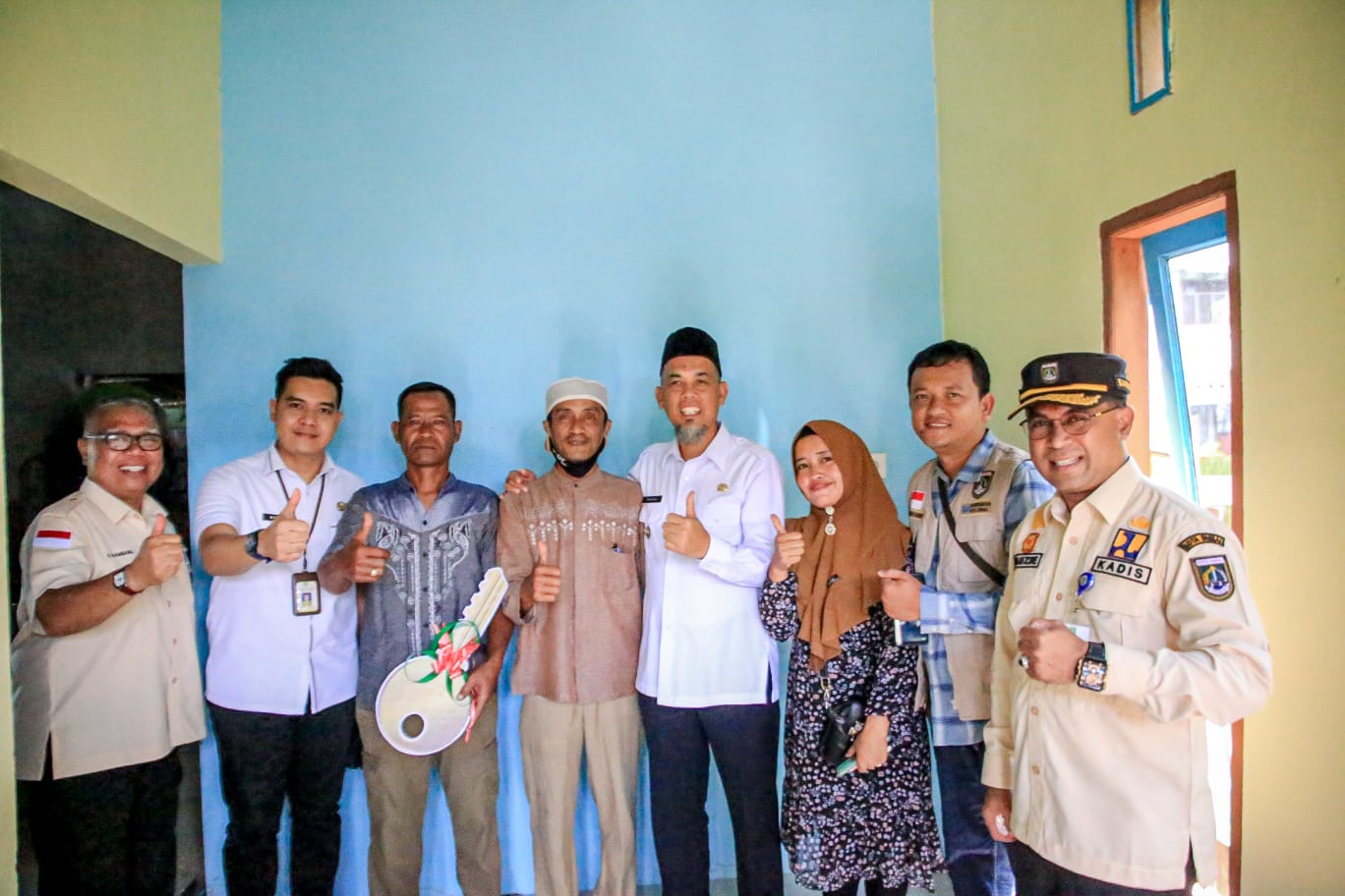 Wujud Khidmat Infrasktruktur, Wali Kota Dumai Serahkan Kunci Rumah Kepada Warga Penerima Manfaat 