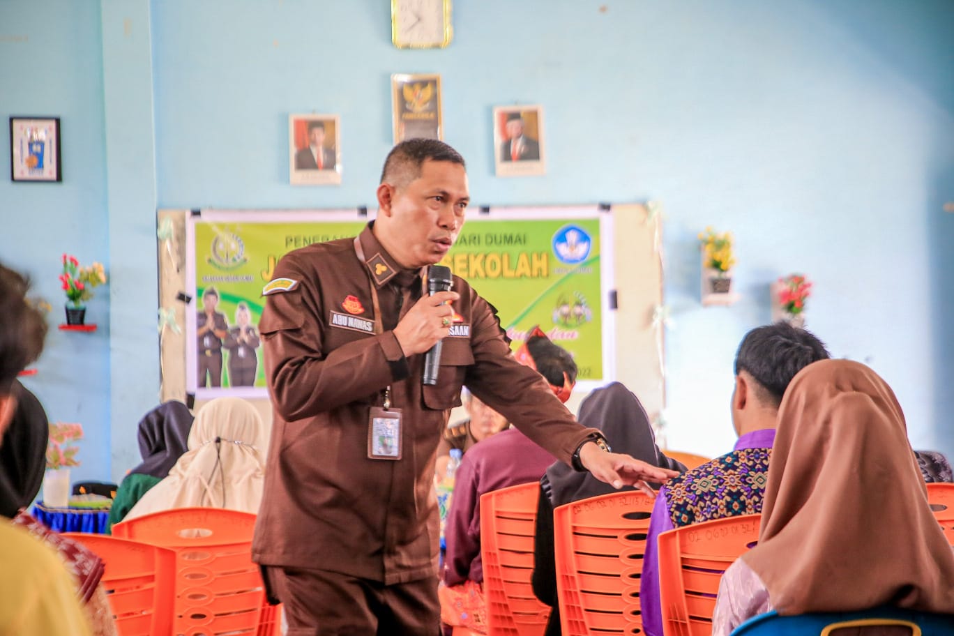 Laksanakan Program Jaksa Masuk Sekolah di SMKN 5 Dumai, Kasi Intel Kejari Dumai Pimpin Upacara Hari Sumpah Pemuda