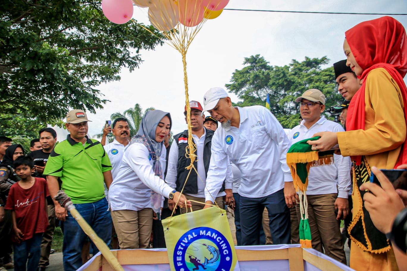 Ditandai Dengan Pelepasan Balon dan Petasan, Wali Kota Dumai Buka Festival Memancing