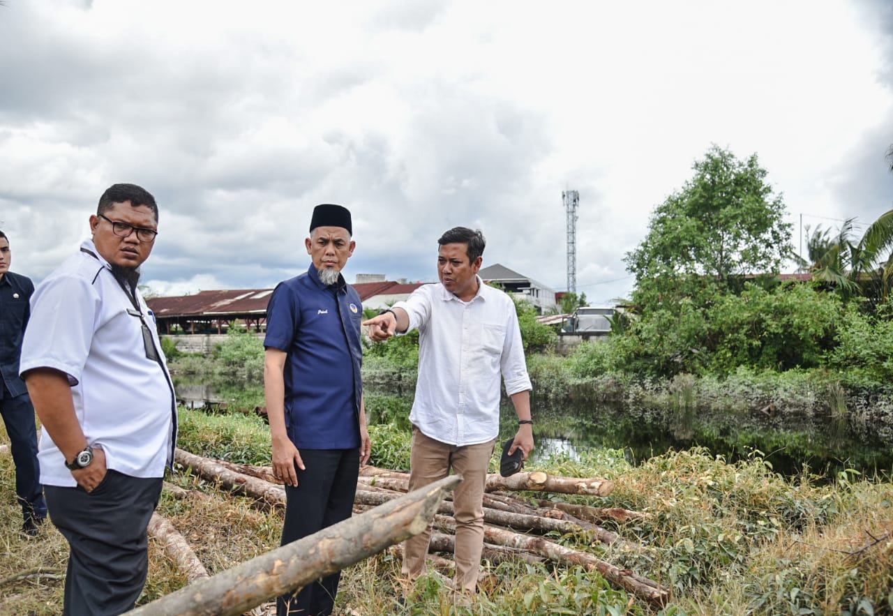 Pantau Pembangunan Pintu Air dan Rumah Pompa, Wali Kota Paisal Imbau Masyarakat Jangan Buang Sampah Di Sungai