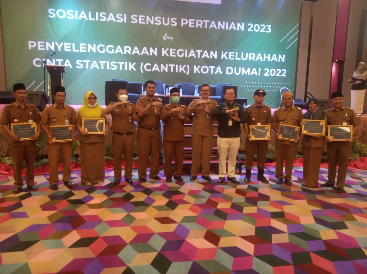 Aktif Lakukan Literasi, Sekda Berikan Penghargaan Kepada Tujuh Kelurahan Cantik