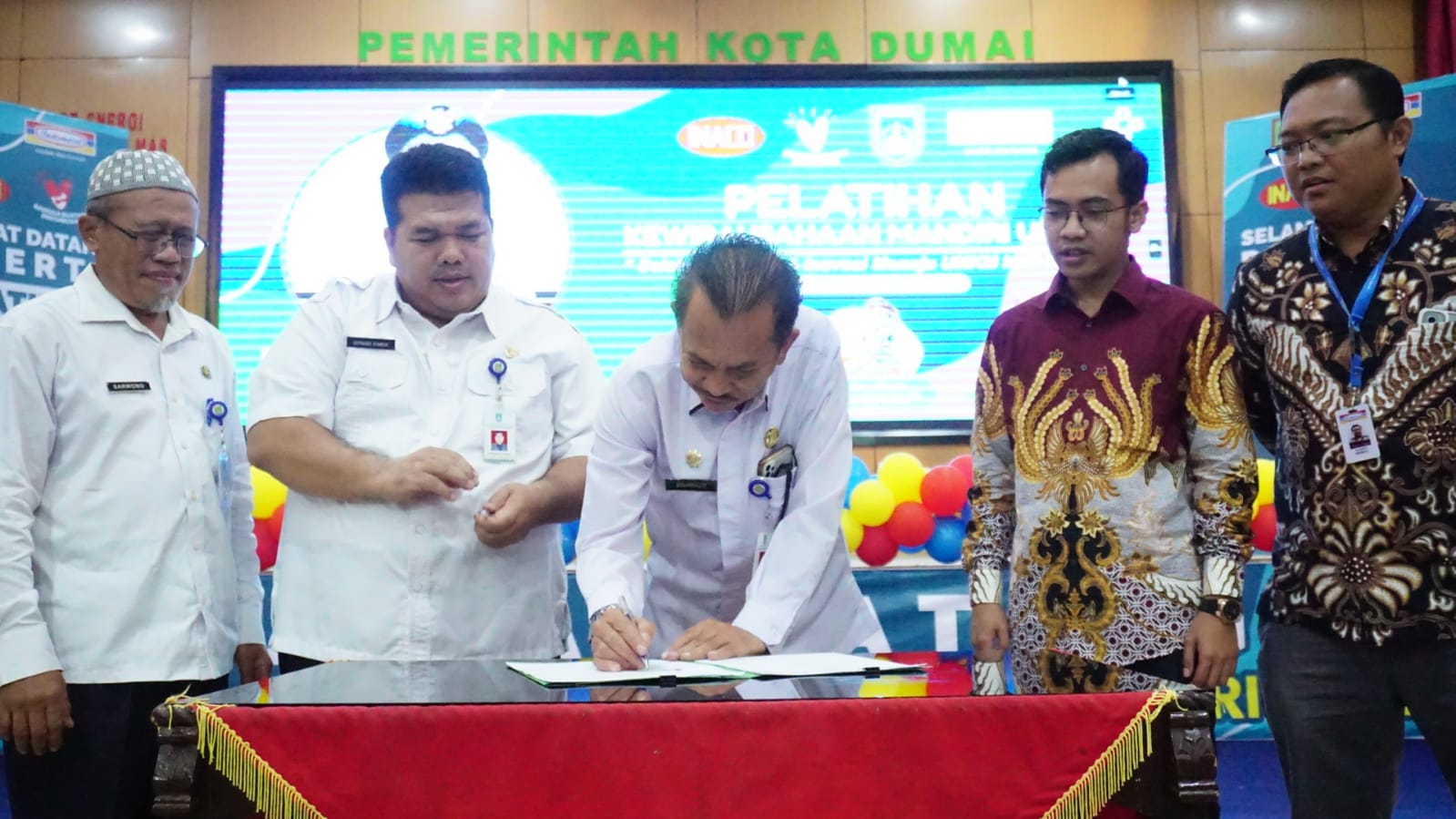 Buka Pelatihan Kewirausahaan UMKM, Asisten II Ajak Para Pelaku Usaha Dapat Melakukan Pemasaran Produk  Secara Digital