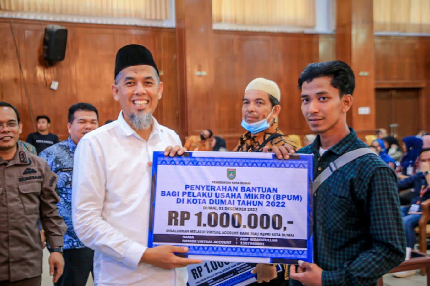 Mantap! Pemko Dumai Berikan Modal Usaha Kepada 1.400 Pedagang Senilai Rp. 1 Juta Per Orang