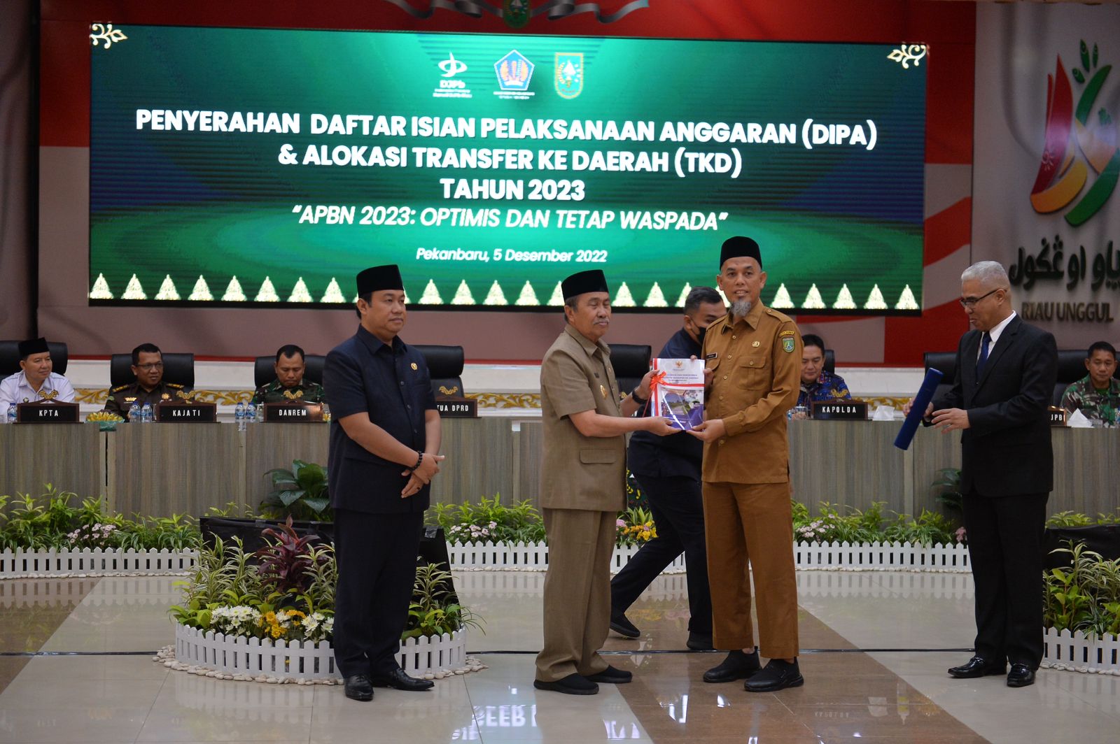 5 Kali Berturut-Turut WTP, Wali Kota Dumai Terima Pelakat Penghargaan Dari DJPb Provinsi Riau