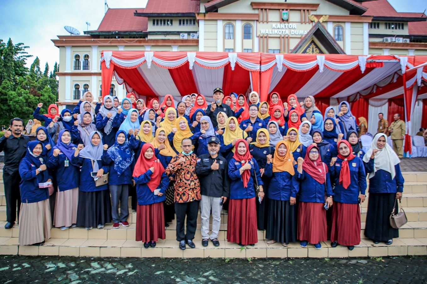 Apel Gabungan Di Lingkungan Pemko Dumai, Wali Kota Canangkan UHC dan Penyerahan Ambulance