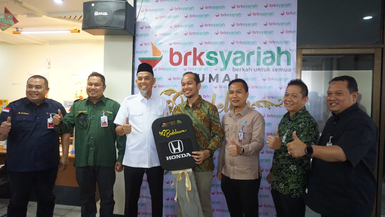Ikut Serahkan Hadiah Pemenang Undian Grand Prize 1 Unit Mobil, Wali Kota Ajak Masyarakat Untuk Menabung di BRK Syariah