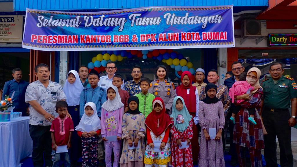 Pada Peresmian Kantor Sekretariat RGB, Sekdako Dumai Berikan Santunan Kepada 15 Orang Anak Yatim