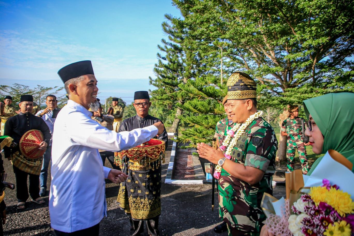 Cek Kesiapan Prajurit, Wali Kota Dumai Sambut Kedatangan Danpussenarhanud 