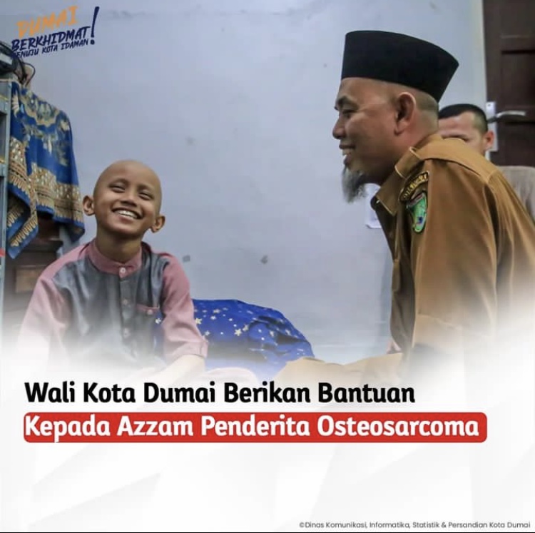 Wali Kota Dumai Memberikan Bantuan Kepada ananda Azzam Penderita Osteosarcoma. 