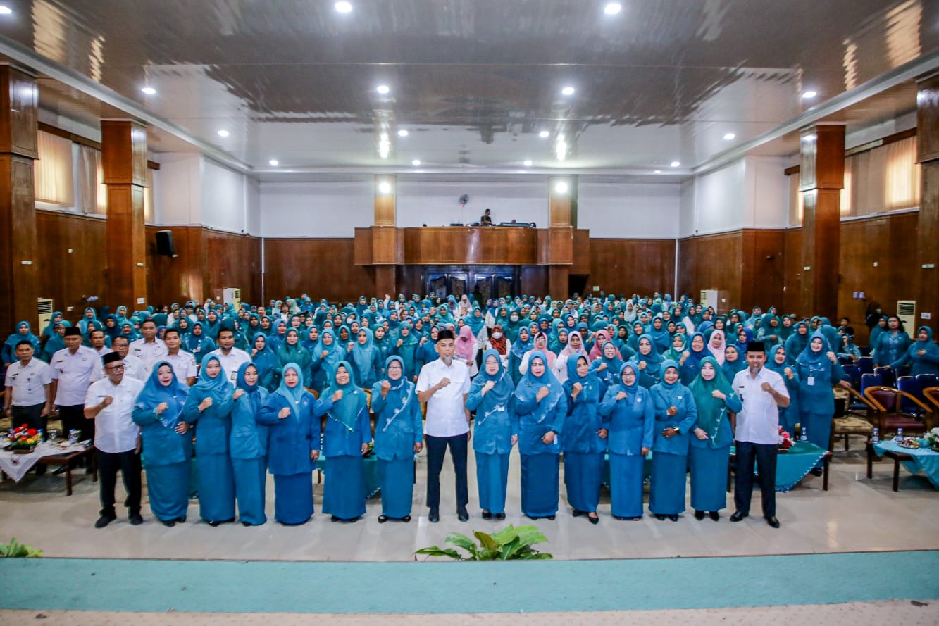 Tingkatkan Minat Baca Warga Dumai, Hj.Leni Ramaini Kukuhkan Bunda Literasi Tingkat Kecamatan