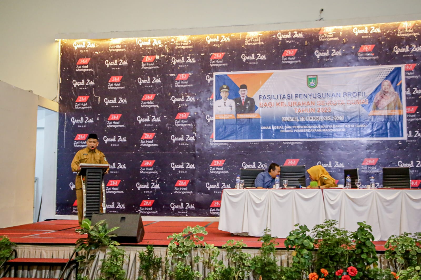Melalui Acara Penyusunan Profil, Staf Ahli Serahkan Penghargaan Kepada 14 Kelurahan Cepat Berkembang