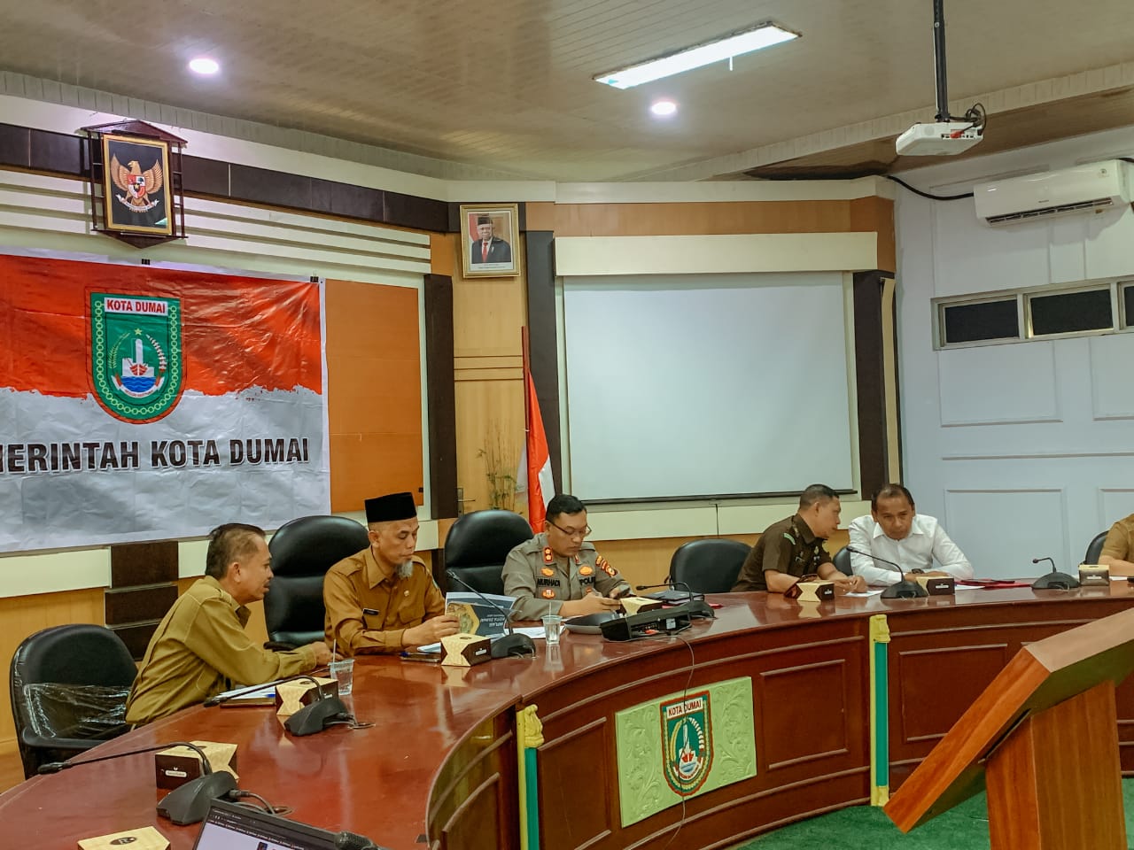 Wali Kota Dumai Hadiri Rakornas Pengendalian Inflasi Daerah Tahun 2023 Secara Virtual Yang Dipimpin Oleh Menteri Dalam Negeri RI.