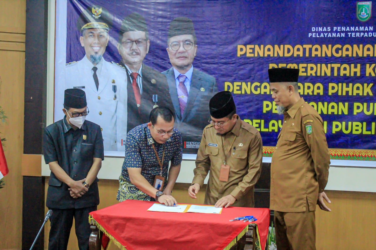Wali Kota Dumai TWali Kota Dumai Tandatangani MOU Bersama Penyelenggara Pelayanan Di MPP Kota Dumai Di MPP Kota Dumai 