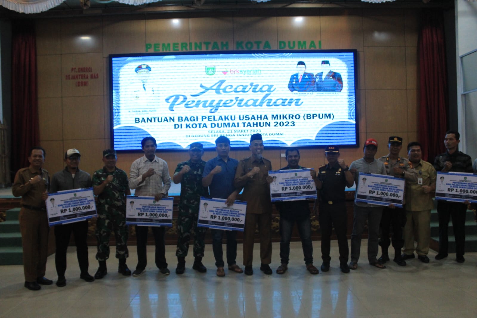 Serahkan BPUM, Wali Kota Dumai: Manfaatkan dan Maksimalkan Bantuan yang Diperoleh untuk Pengembangan Usaha