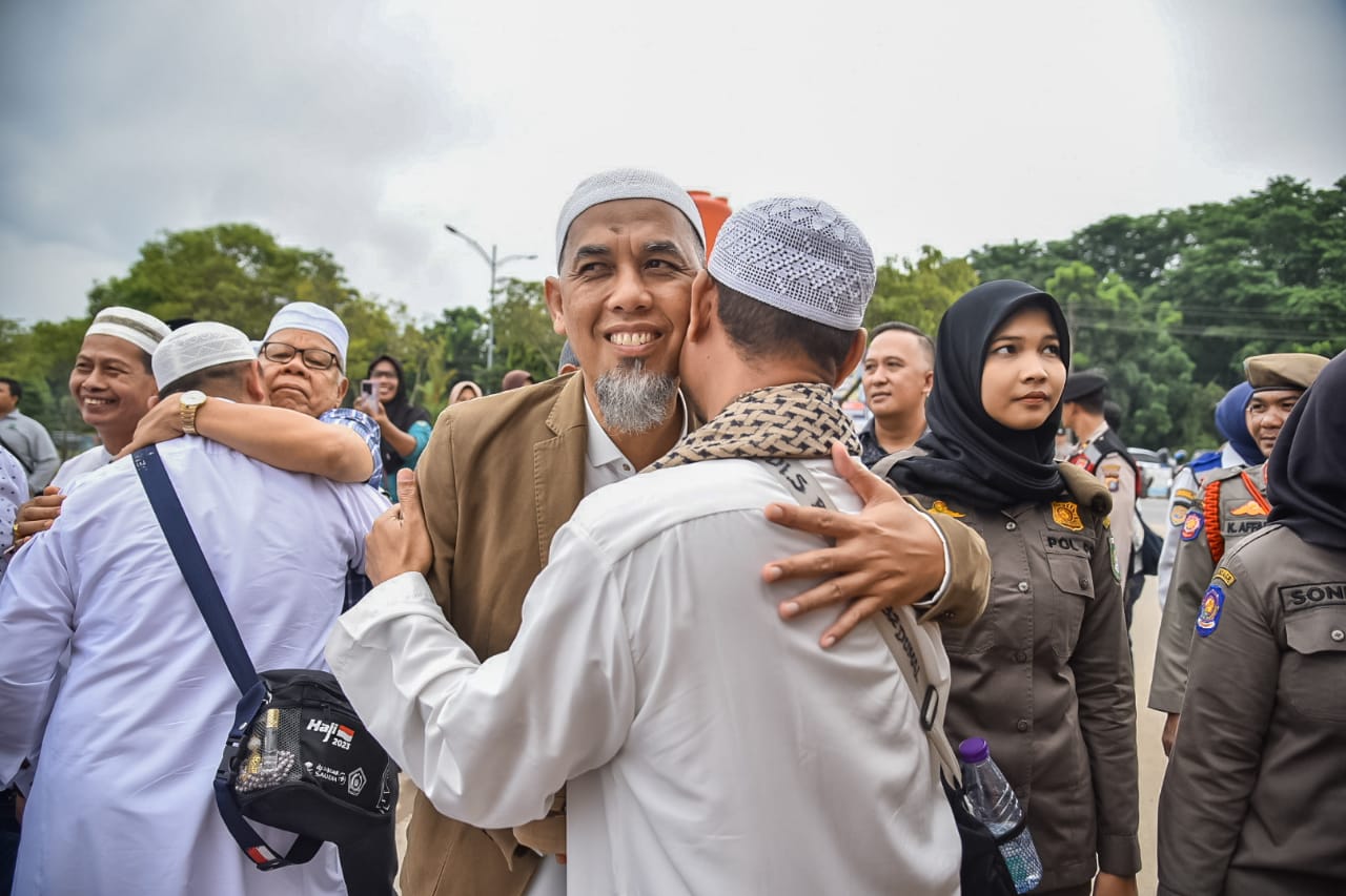 Wali Kota Dumai Sambut Kepulangan 149 Jemaah Asal Kota Dumai Yang Baru Saja Selesai Menunaikan Ibadah Haji.