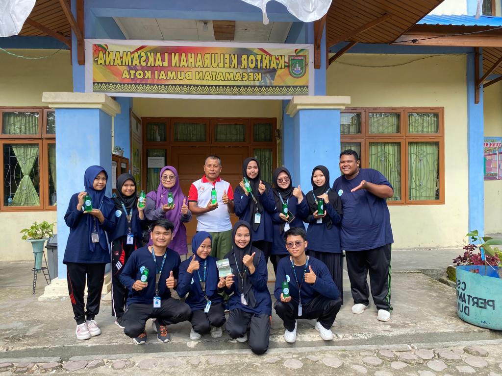 Gelar Senam Bersama dan Pelatihan Untuk Warga, Lurah Laksamana Apresiasi Mahasiswa Kukerta UNRI
