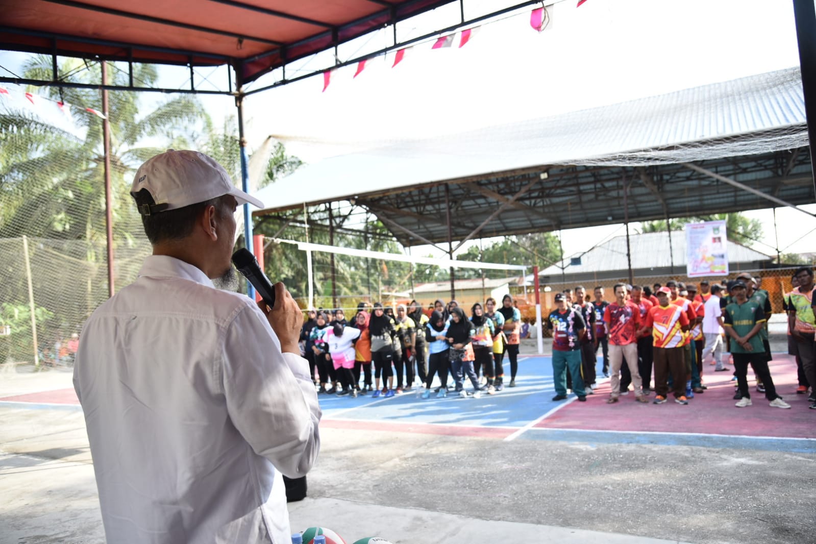 Buka Turnamen Voli Dengan Ikut Serta Bermain, Wali Kota Dumai Minta Semua Peserta Untuk Junjung Nilai Sportifitas