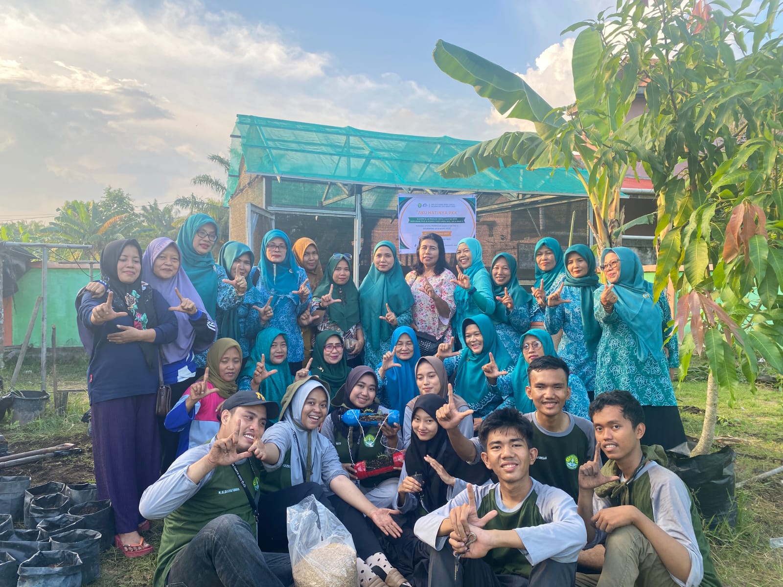 Gelar Kegiatan AKU HATINYA PKK di Kelurahan Jaya Mukti, Mahasiswa KKN Terintegrasi Desa Cinta Statistik Tahun 2023 Tuai Apresiasi