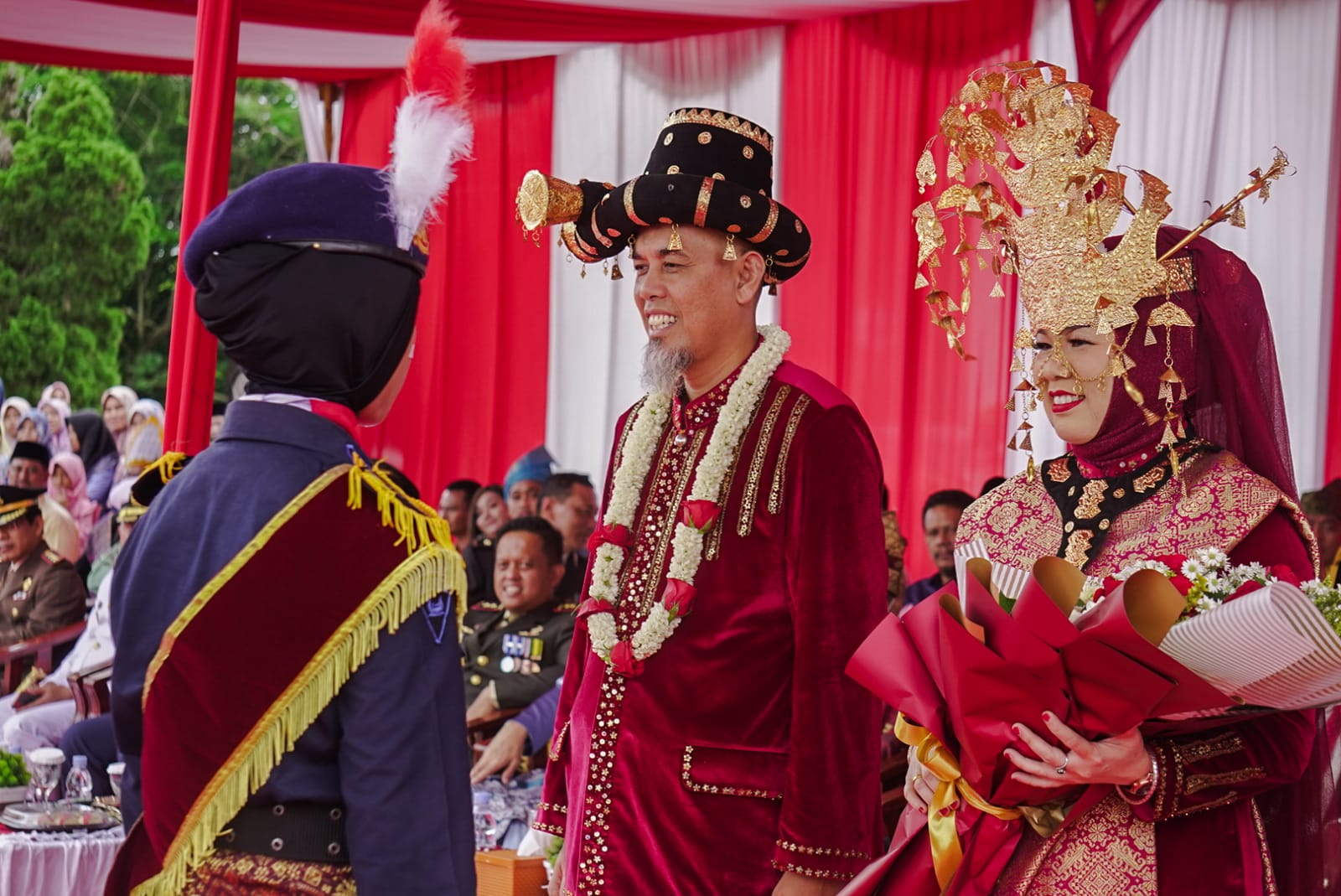 Kenakan Pakaian Adat Mandailing, Wali Kota Dumai Pimpin Upacara HUT RI 